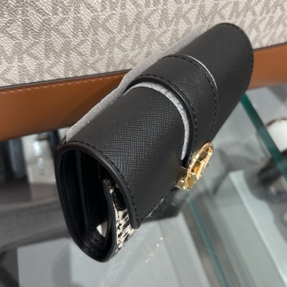 MICHAEL KORS
Carmen Medium Flap Bifold Faux Fur-Leather Wallet
Black 
NWT - Picture 4 of 16